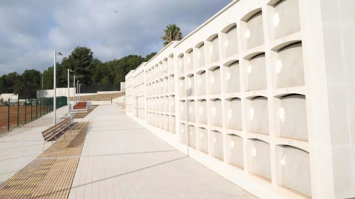 Esquelas.es | El Ayuntamiento de Gav recepciona las obras de nuevos bloques de nichos en el cementerio municipal