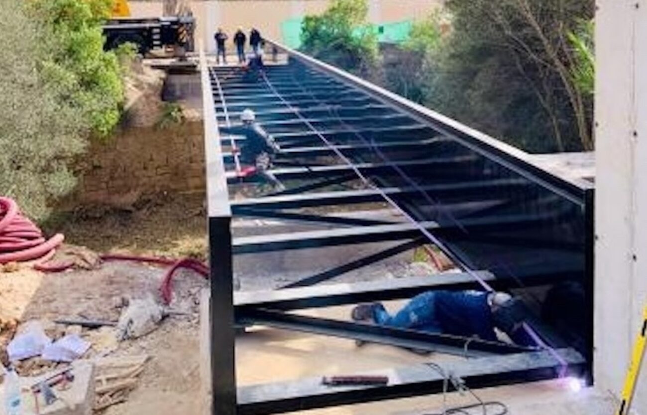 Esquelas.es | Construyen una pasarela en el cementerio de Palma que une tanatorio y abre accesos peatonales