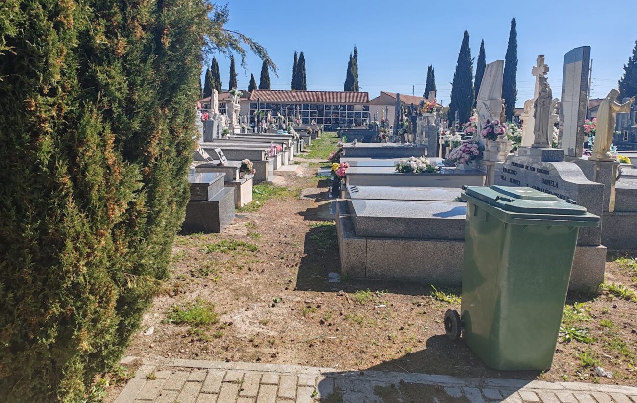 Esquelas.es | Puertollano acomete trabajos de desbroce y limpieza en su cementerio municipal
