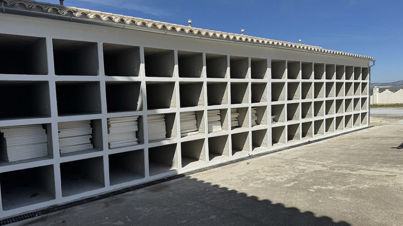 Esquelas.es | Finaliza la construccin de 144 nichos en el cementerio de Antequera y otros 15 en el camposanto de Cartaojal