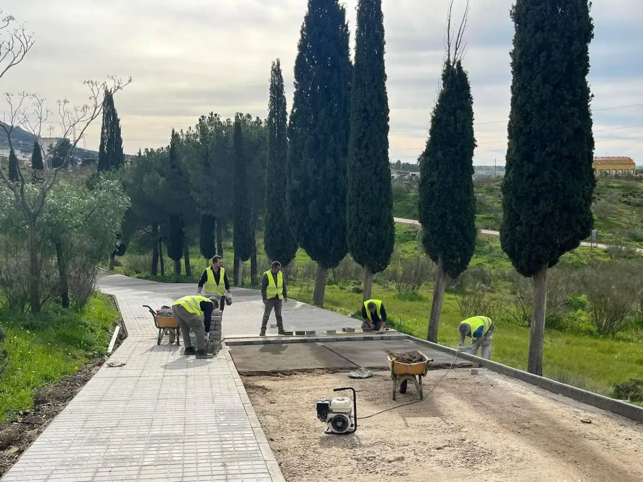 Esquelas.es | Inician las obras en el camino de acceso al cementerio de la localidad de Hornachos
