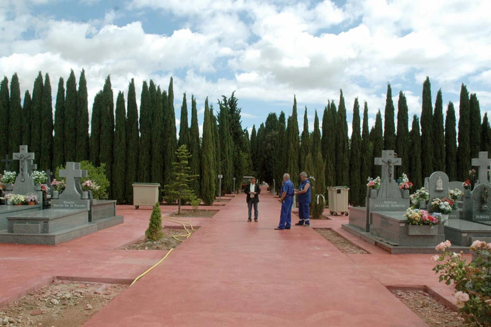 Esquelas.es | Se construirn 11 nuevas fosas para 44 cuerpos y 32 osarios en el cementerio de Azuqueca de Henares