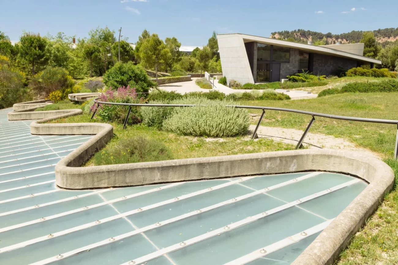 Esquelas.es | Louis Vuitton grabar un spot de televisin en el cementerio Nuevo de les Comes en Igualada