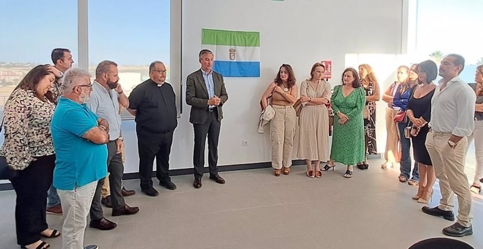 Esquelas.es | Inauguran el tanatorio municipal de Salteras, despus de mejorar significativamente su infraestructura