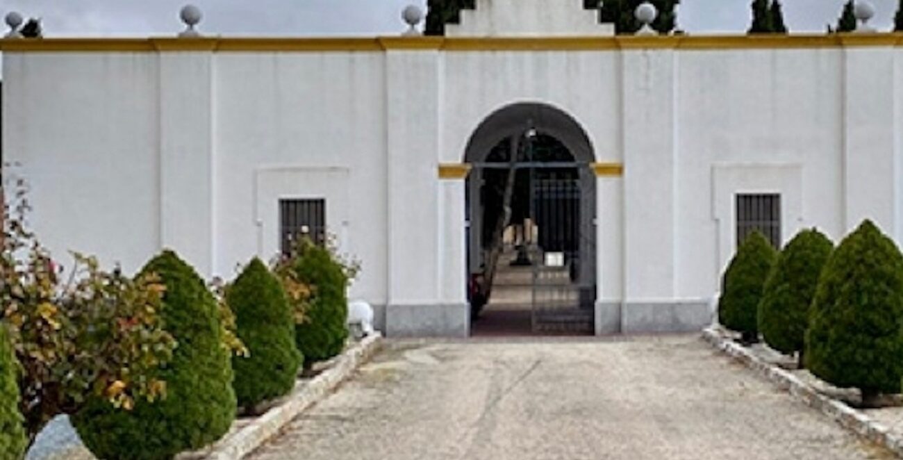 Esquelas.es | Construyen en el cementerio municipal de Pearanda de Bracamonte 20 sepulturas y 24 columbarios
