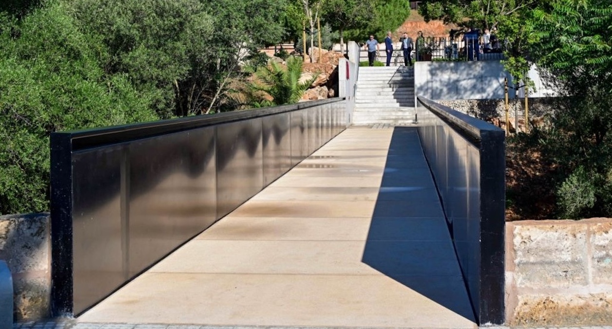 Esquelas.es | Inauguran una pasarela peatonal en el cementerio de Palma que lo une con el tanatorio