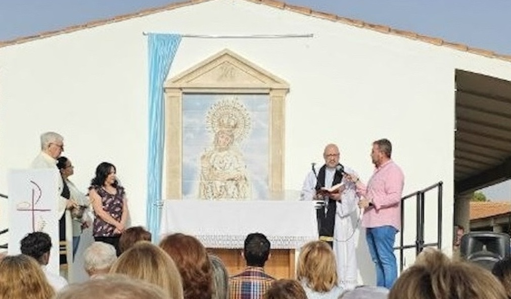 Esquelas.es | Un nuevo retablo cermico de la Virgen de los Remedios en el cementerio de La Roda