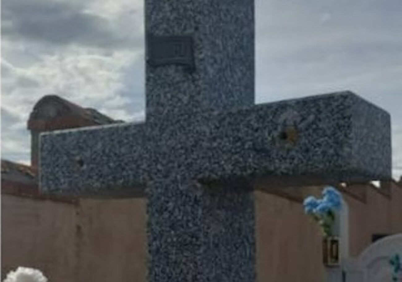 Esquelas.es | Neutralizan seis cmaras del cementerio de Dosbarrios y arrancan 120 crucifijos con total tranquilidad