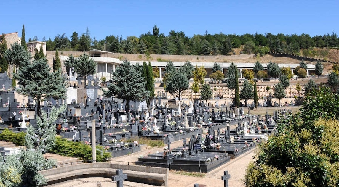 Esquelas.es | Denuncian que el cementerio de Soria permanece abierto por las noches