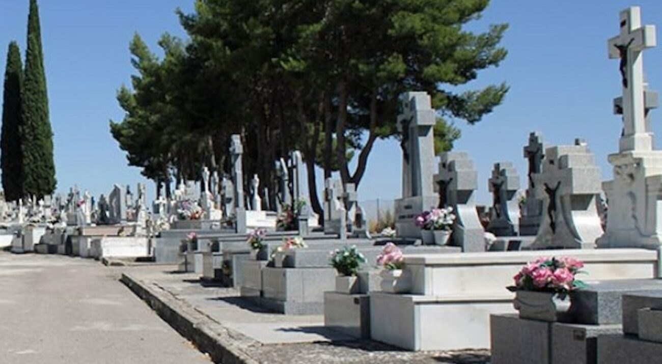 Esquelas.es | Como no tienen enterrador en el cementerio, los vecinos estn obligados a enterrar a su familiar fallecido