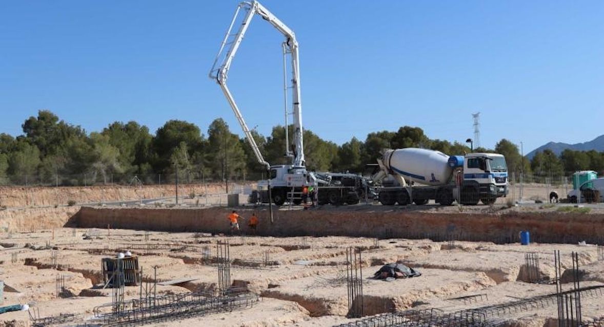 Esquelas.es | La construccin del tanatorio municipal de Benidorm entra en la fase de hormigonado de la parcela