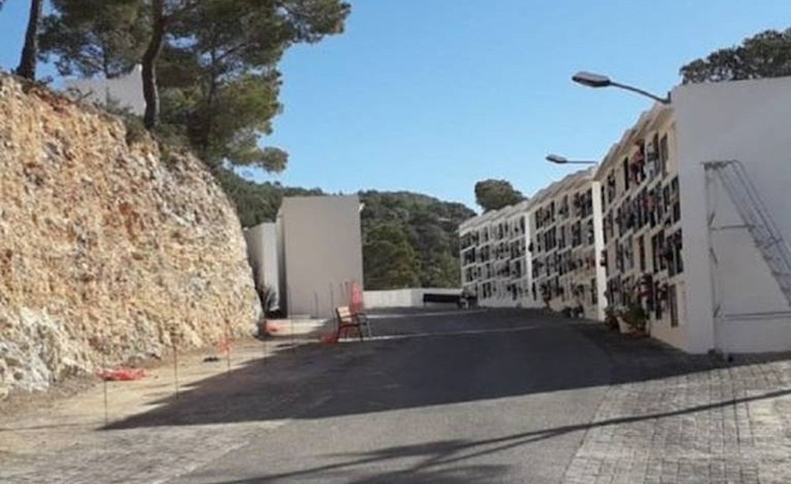 Esquelas.es | El Ayuntamiento de Ibiza exhuma los restos de un difunto aunque la familia haba pagado el alquiler del nicho