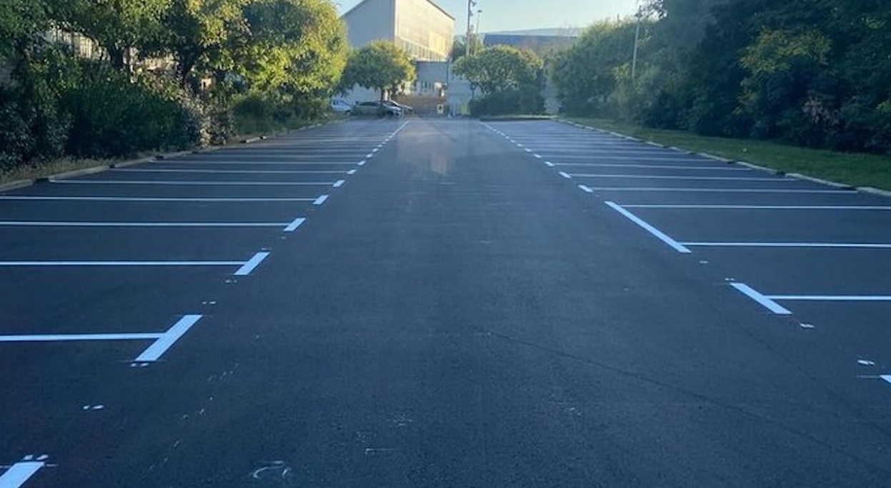 Esquelas.es | Finalizan los trabajos reparacin y asfaltado del firme en el parking del cementerio de la Seo de Urgel