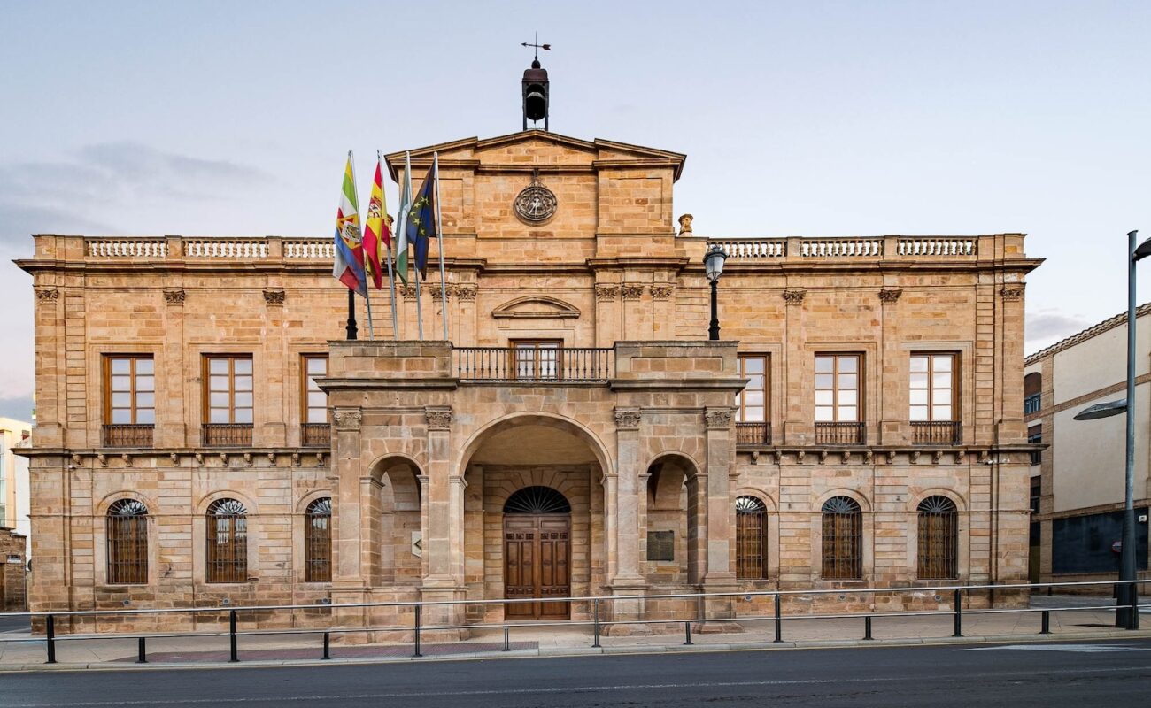 Esquelas.es | El Ayuntamiento de Linares actualiza las tasas del cementerio municipal