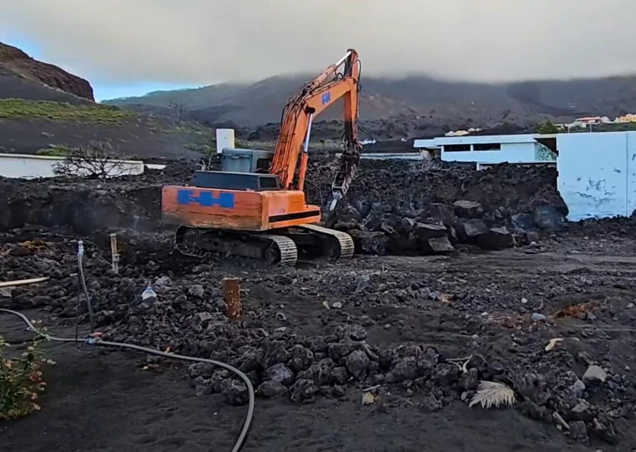 Esquelas.es | Avanzan los trabajos para recuperar nichos afectados por la lava en Los Llanos de Aridane