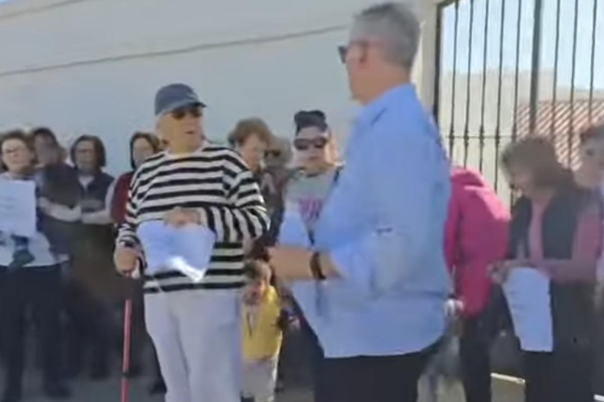 Esquelas.es | Protesta en Zahara de los Atunes ante la gestin del cementerio y las restricciones horarias