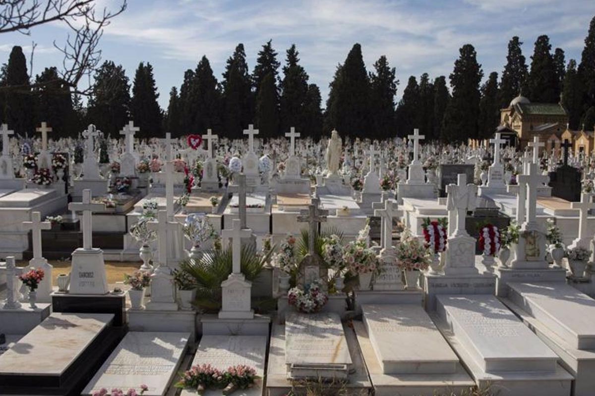 Esquelas.es | Reconocimiento histrico para la trabajadora del cementerio que ayud a detener al profanador de tumbas