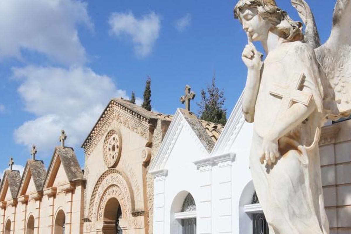 Esquelas.es | Ibiza ampla la experiencia: segunda visita teatralizada al Cementerio Viejo tras el xito de la primera