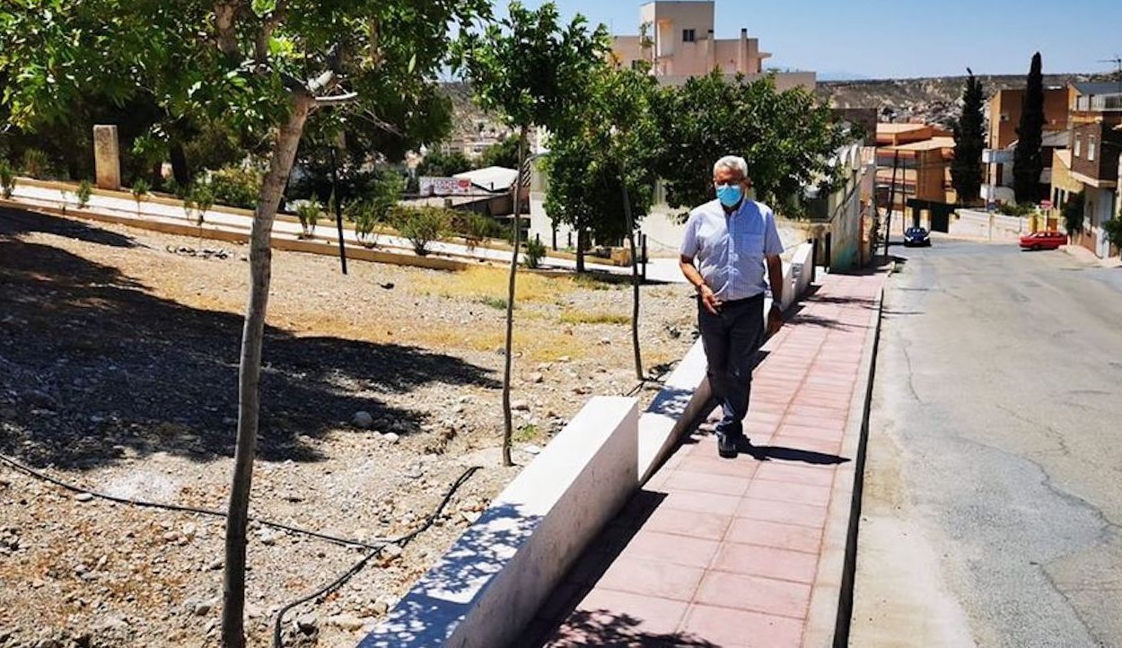 Esquelas.es | Inaugurada la nueva calzada que permitir ir andando desde el casco urbano hasta el cementerio