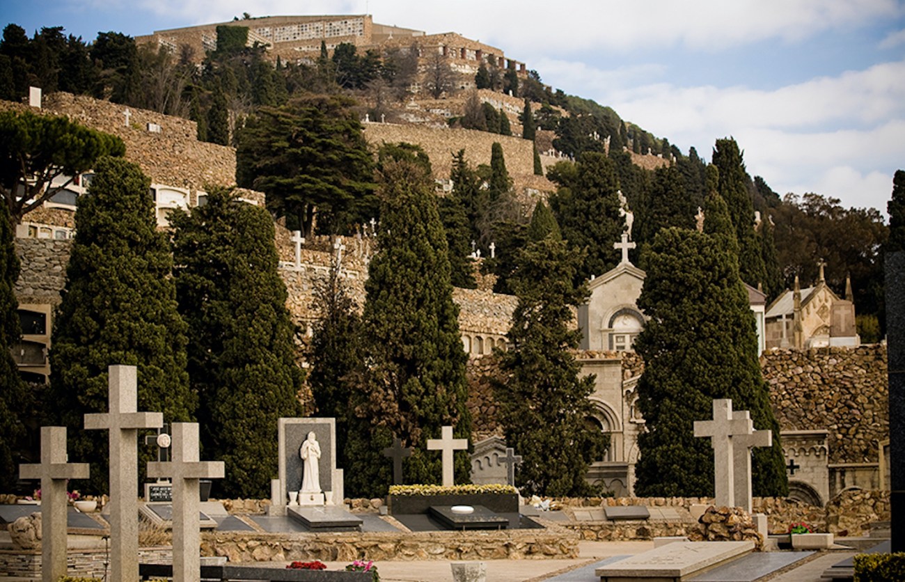 Esquelas.es | Detienen a un hombre robando estatuillas de las tumbas del cementerio de Montjuc