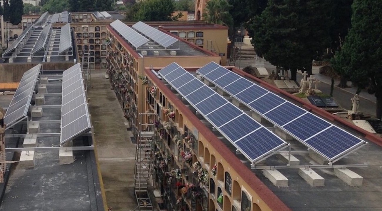 Esquelas.es | Algunos Ayuntamientos han decidido instalar placas solares en los cementerios municipales