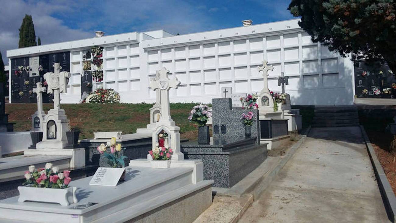 Esquelas.es | Una Brigada Municipal finaliza su actuacin y revierte el deterioro del cementerio de Ponferrada