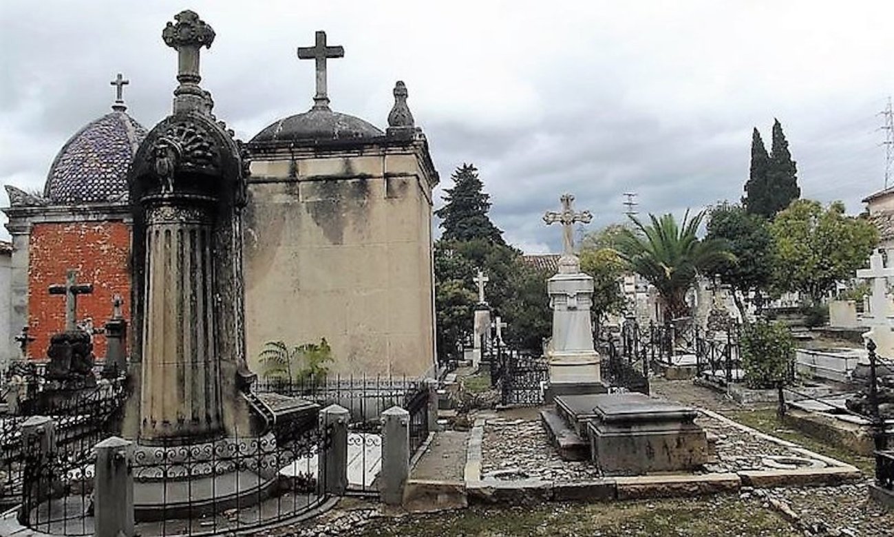 Esquelas.es | Cierran el cementerio de San Eufrasio a causa de las obras en la techumbre de la capilla de la entrada