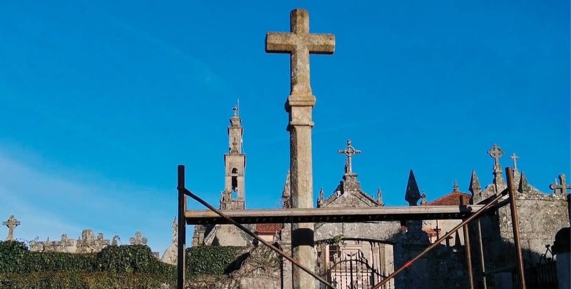 Esquelas.es | El Ayuntamiento traslada el cruceiro de Torrn al cementerio de Seorn