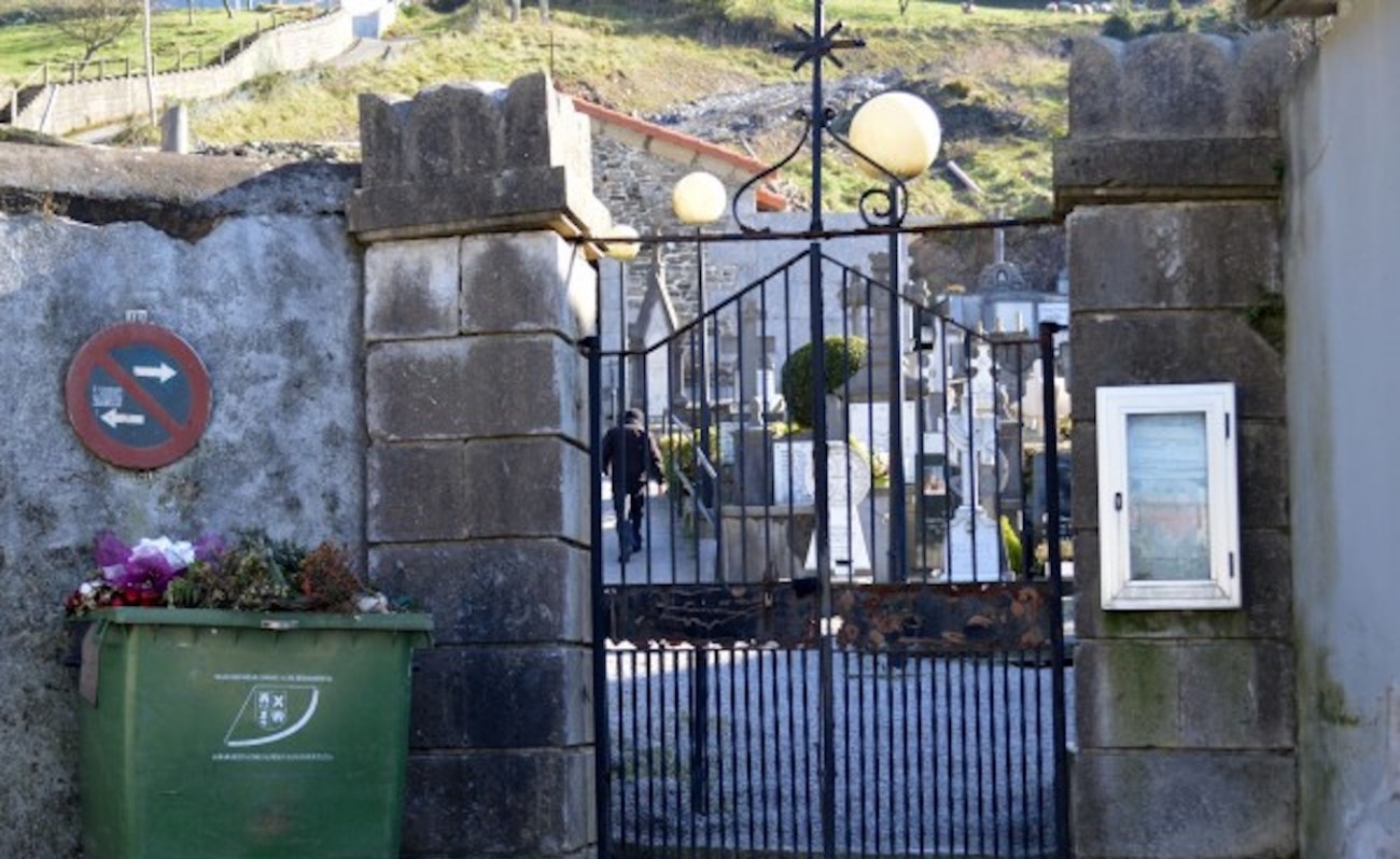 Esquelas.es | Familiares molestos por la manera de exhumar y trasladar los restos del cementerio viejo de Amillaga al nuevo de Artzabal