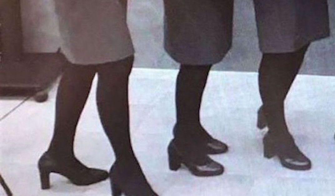 Esquelas.es | Las trabajadoras de Servisa se muestran contrarias a vestir con falda y zapatos con 9 cm de tacn