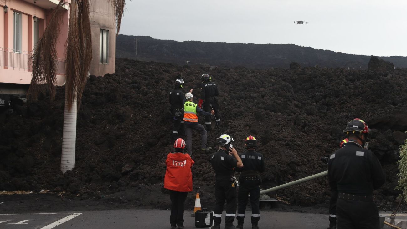 Esquelas.es | Comienzan a retirar la lava en La Palma e intentarn recuperar una parte del cementerio de Las Manchas