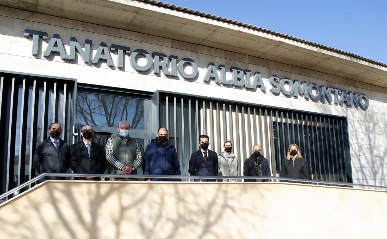 Esquelas.es | Representantes del Ayuntamiento visitan el Tanatorio Albia Somontano-Funeraria Urgels