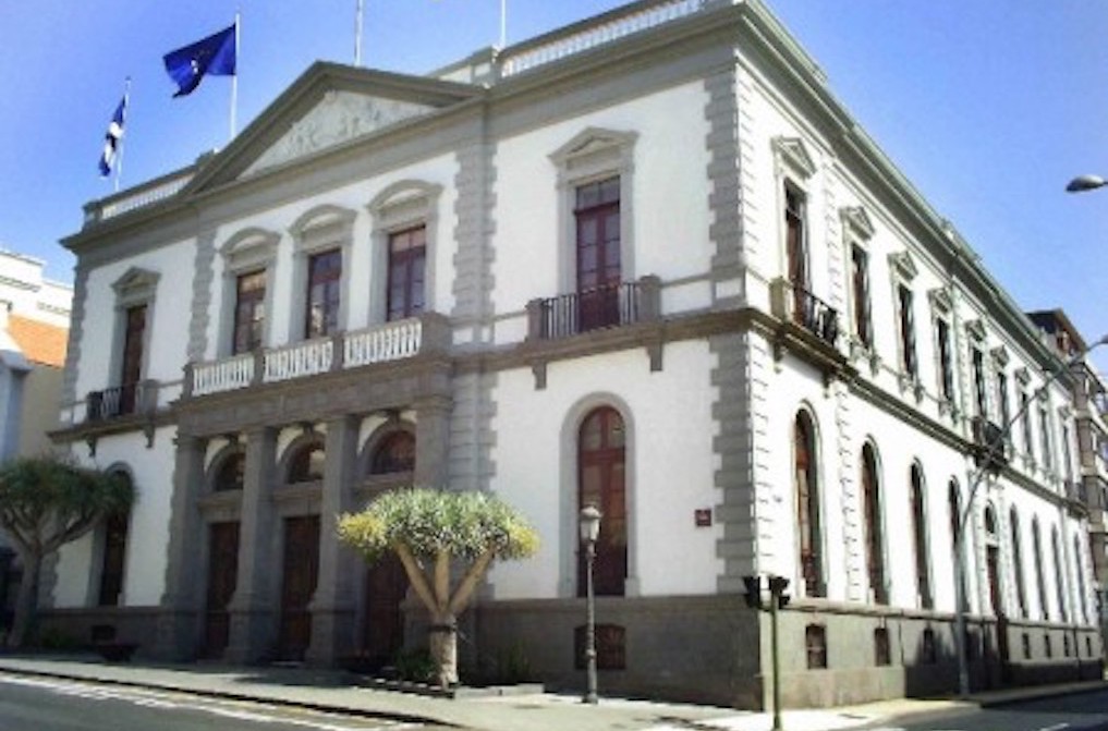 Esquelas.es | El Ayuntamiento de Tenerife adeuda 3’4 millones de euros a la empresa que gestiona los cementerios