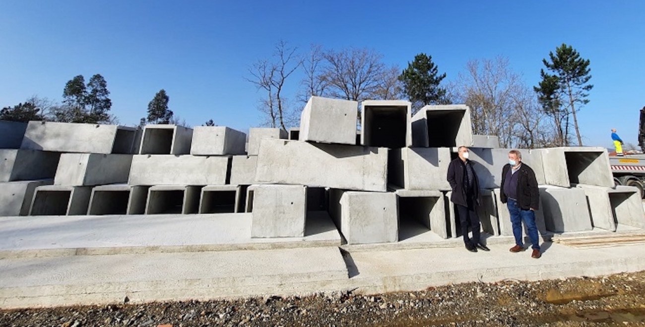 Esquelas.es | Se inicia la construccin de nuevos nichos y columbarios en el cementerio de Carballo