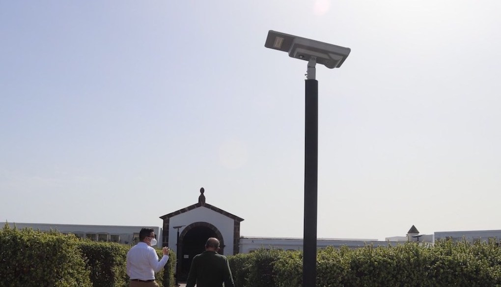 Esquelas.es | El cementerio de Villa de Arico instala doce iluminarias solares LED inteligentes