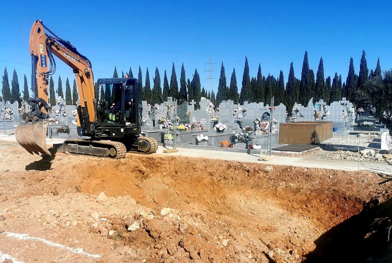 Esquelas.es | Inician las obras de construccin de 33 nuevas fosas y 32 columbarios en el cementerio de Azuqueca