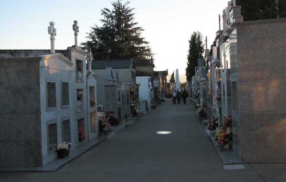 Esquelas.es | El PP de Monforte de Lemos exige medidas para evitar el abandono de la parte antigua del cementerio