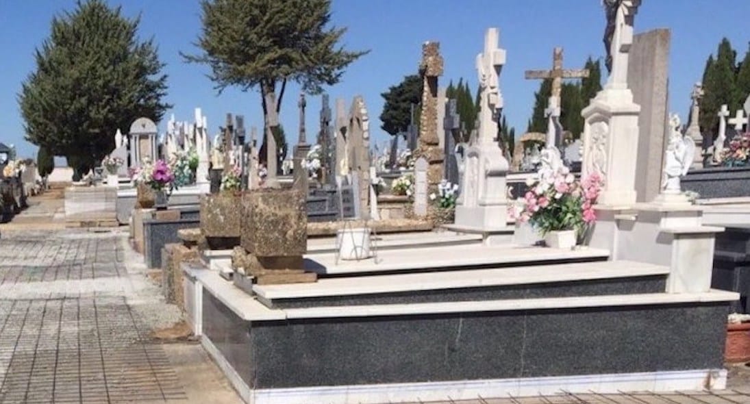 Esquelas.es | Modifican la ordenanza del cementerio para poder adquirir un nicho colindante con un familiar