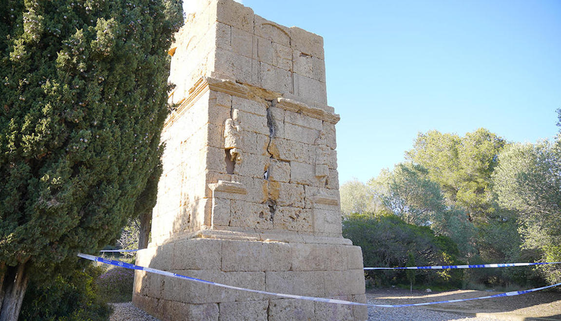 Esquelas.es | Evalan los daos causados por un rayo en la torre de los Escipiones, monumento funerario del siglo I