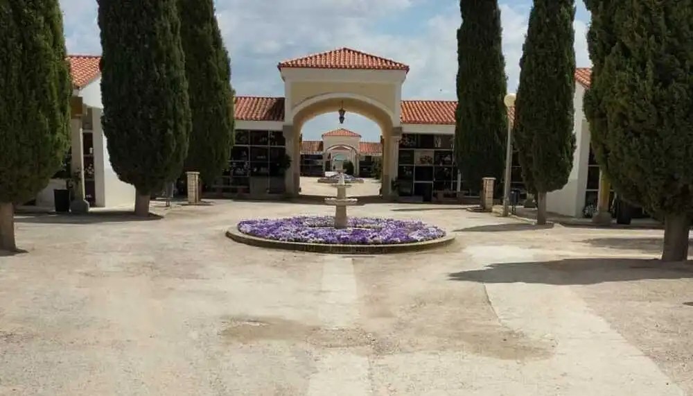 Esquelas.es | El Ayuntamiento destinará 309.194 euros en pavimentar la calle central del cementerio Virgen de Los Llanos
