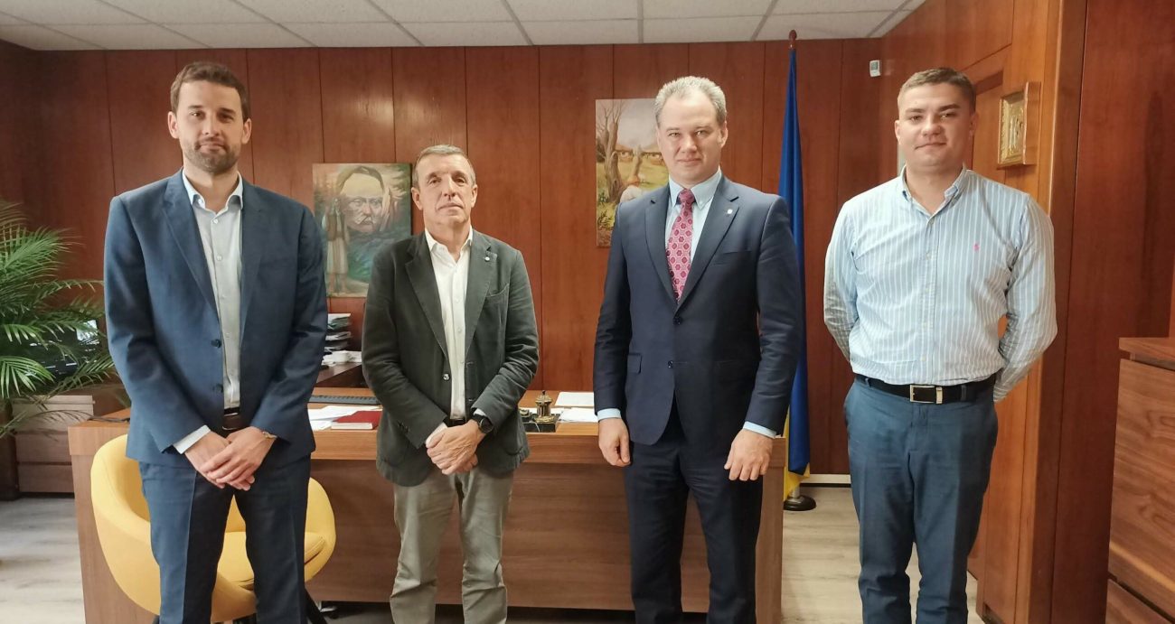 Esquelas.es | Asfuncat dona al consulado de Ucrania en Barcelona 10.000 euros para ayudar a las víctimas de la guerra