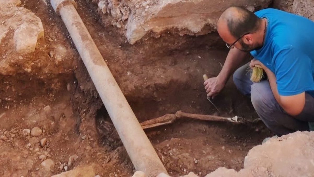 Esquelas.es | Durante unas obras en una plaza de Moncfar descubren restos medievales y un cementerio andalus