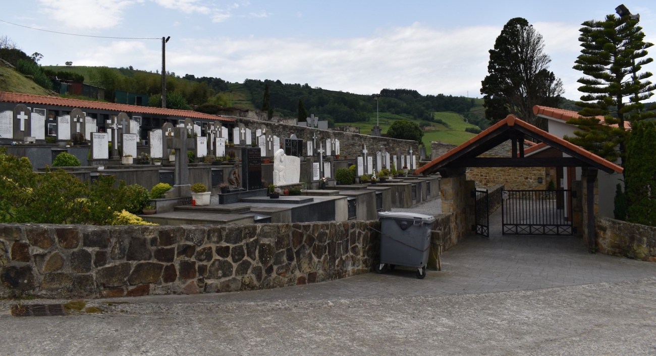 Esquelas.es | El Consistorio de Guetaria acondiciona los aparcamientos del cementerio municipal