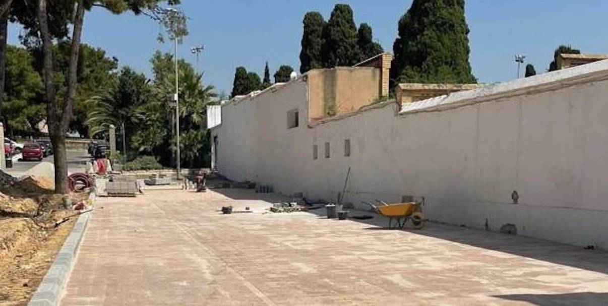 Esquelas.es | Realizan obras de adecuacin en el entorno del cementerio de Paterna y tambin en su aparcamiento