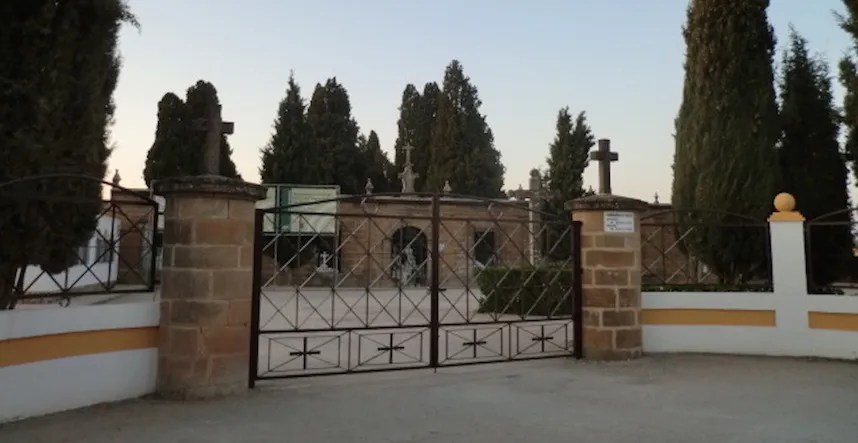 Esquelas.es | Concejala de Infraestructuras de beda destina 45.000? para reparar zonas deterioradas del cementerio