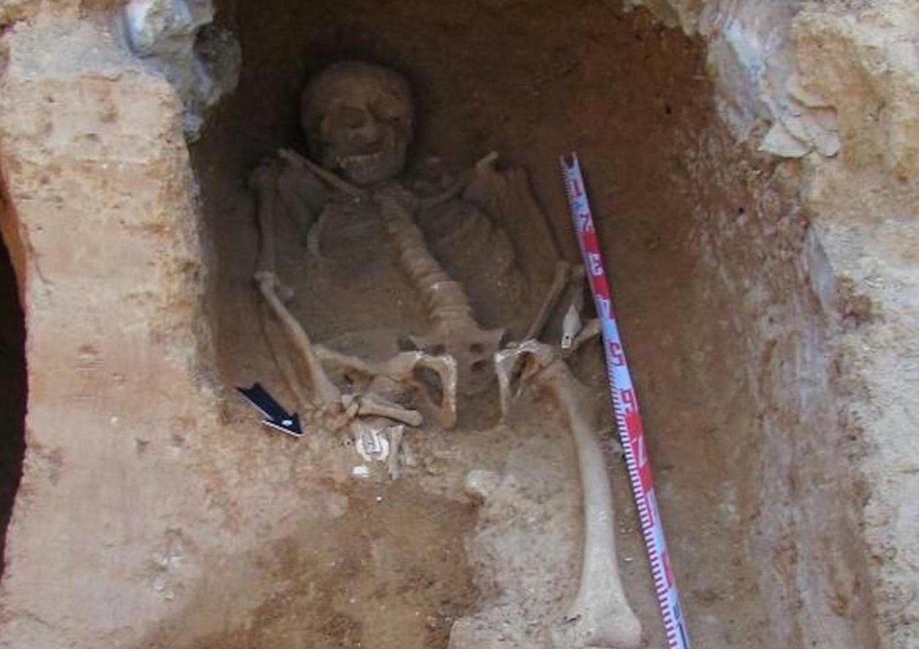 Esquelas.es | Aparecen restos arqueológicos del antiguo cementerio medieval del monasterio de San Cugat del Vallés