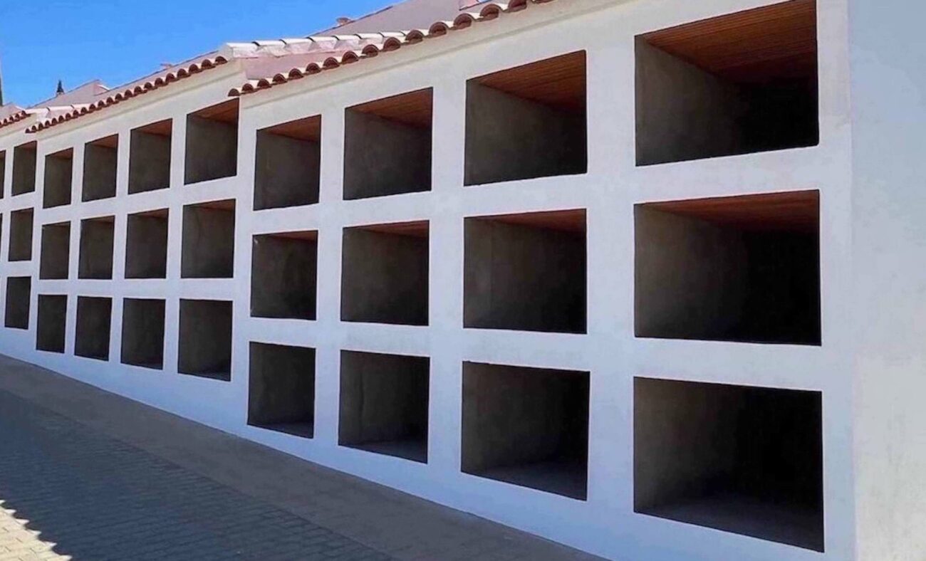 Esquelas.es | Construyen 96 nuevos nichos y 50 columbarios en el cementerio municipal de Hornachos