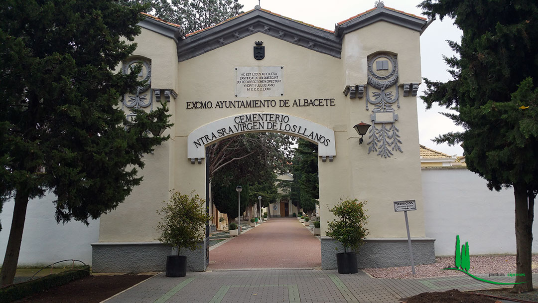 Esquelas.es | El cementerio de Albacete sigue a la espera de recibir las nuevas escaleras para los patios 1 al 7
