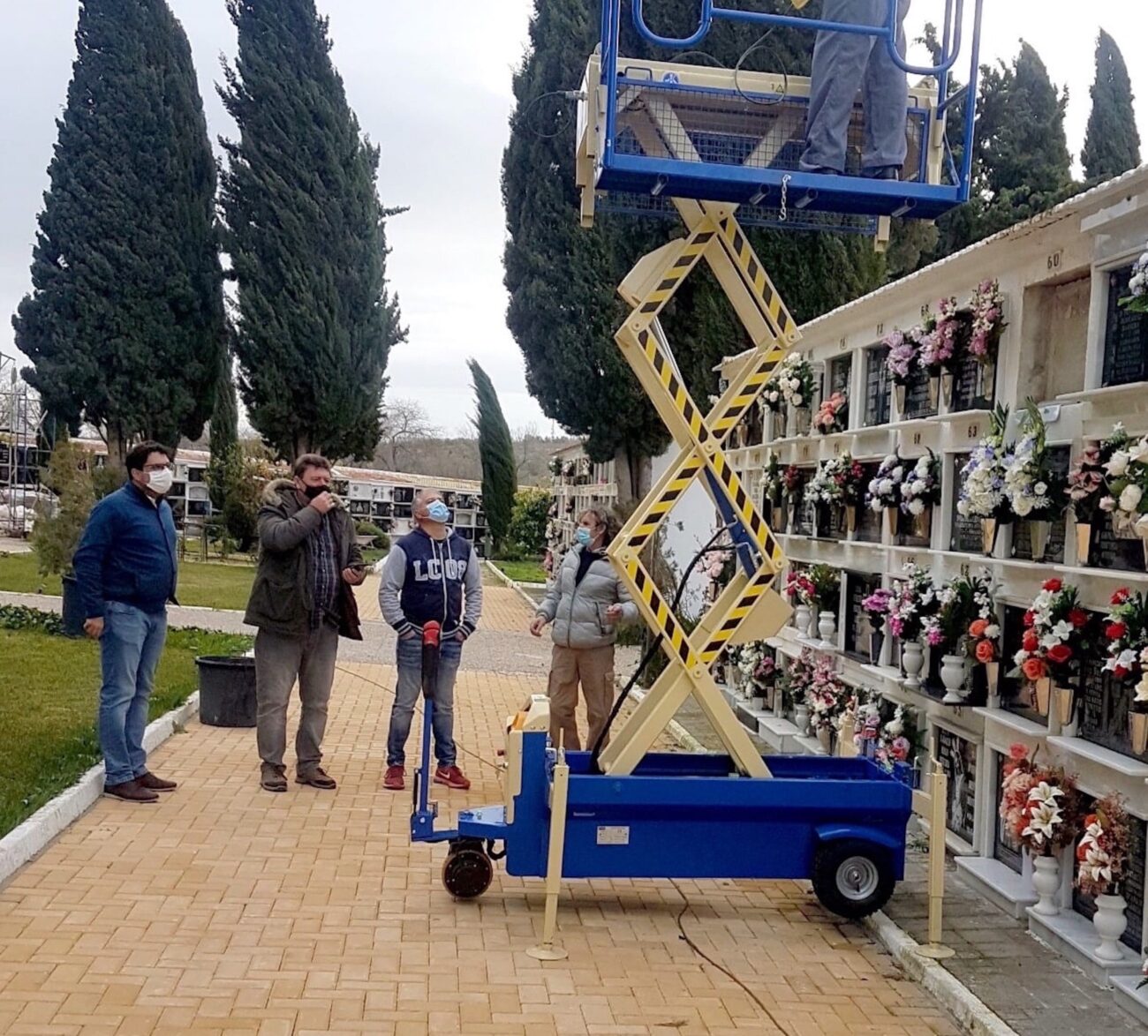 Esquelas.es | El Ayuntamiento muestra su satisfacción por la compra de un elevador portaféretros para su cementerio