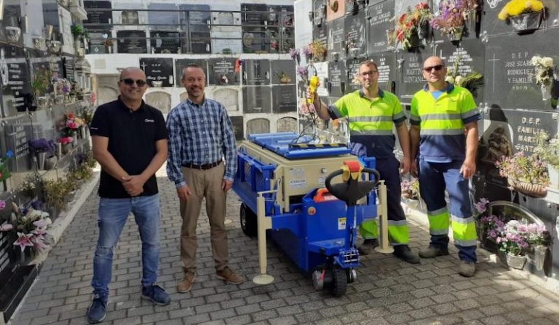 Esquelas.es | El cementerio de Vega de San Mateo dispone de un elevador portafretros para facilitar el trabajo de sus operarios